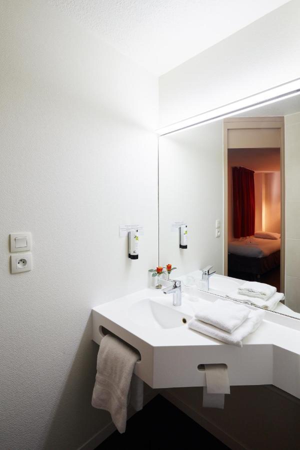 Logis Des Trois Massifs Hotel Claix  Bagian luar foto
