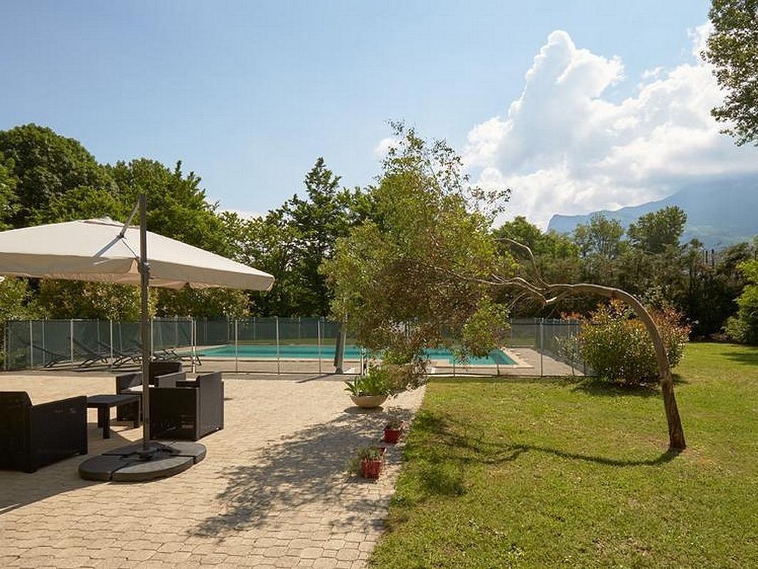 Logis Des Trois Massifs Hotel Claix  Bagian luar foto