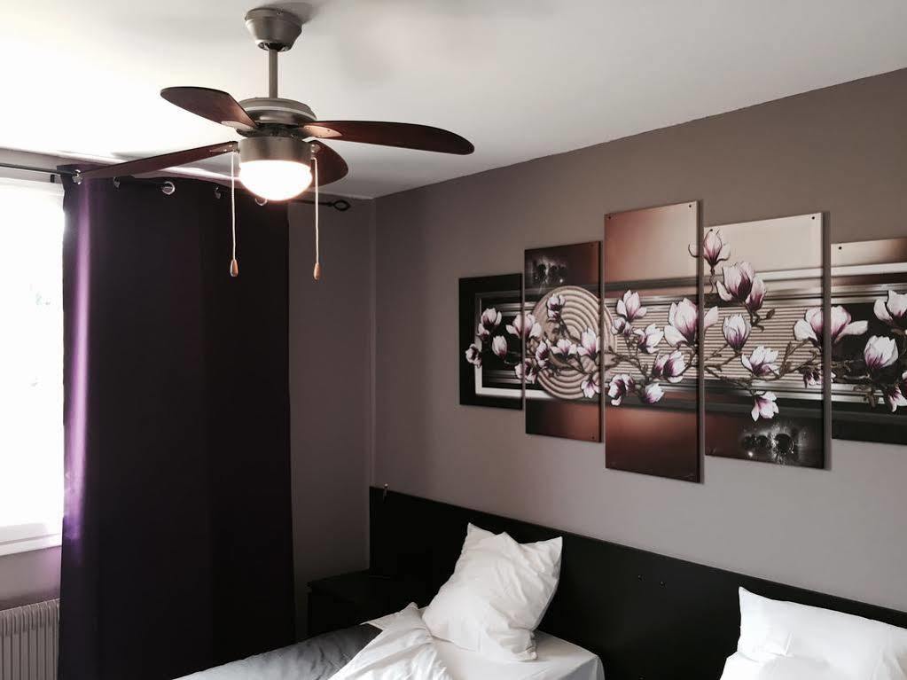 Logis Des Trois Massifs Hotel Claix  Bagian luar foto