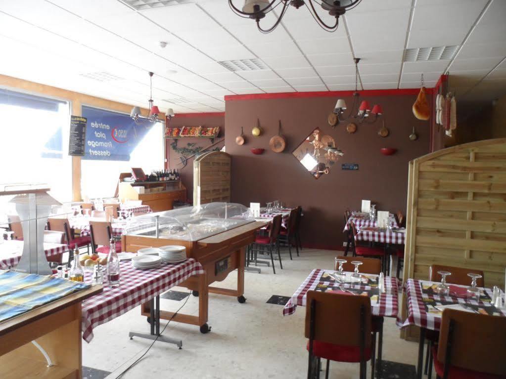 Logis Des Trois Massifs Hotel Claix  Bagian luar foto