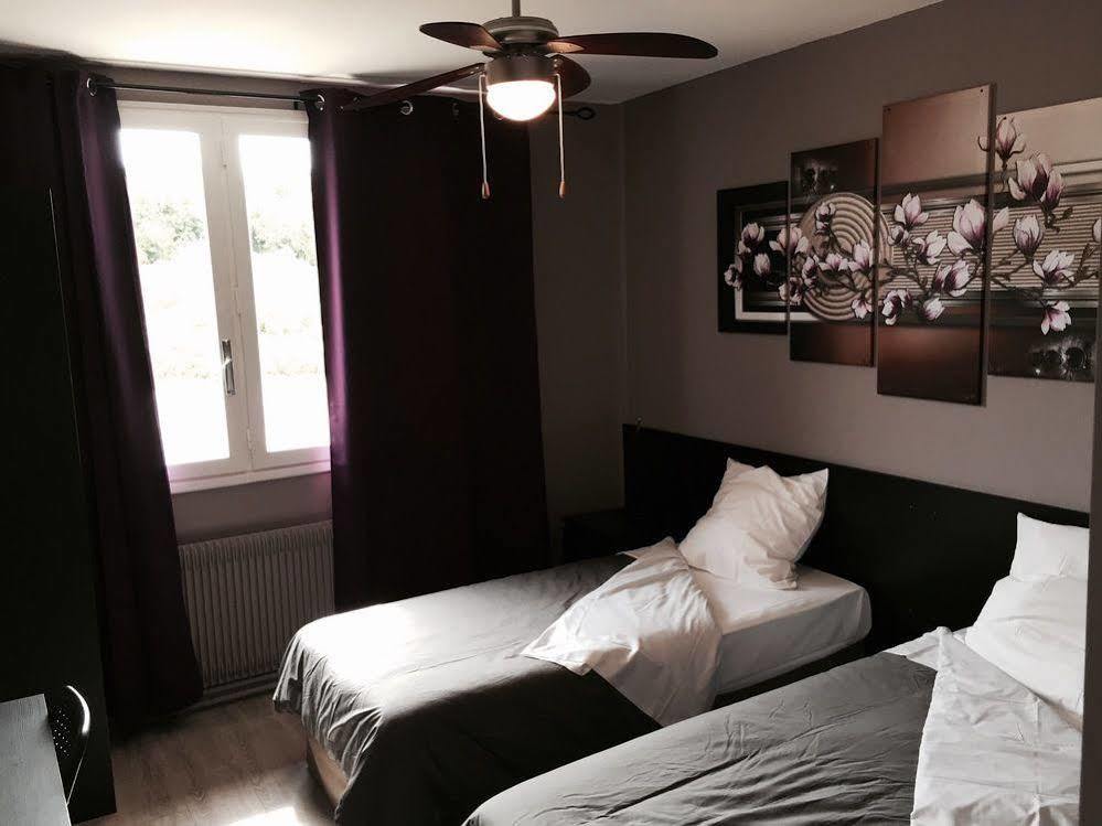 Logis Des Trois Massifs Hotel Claix  Bagian luar foto
